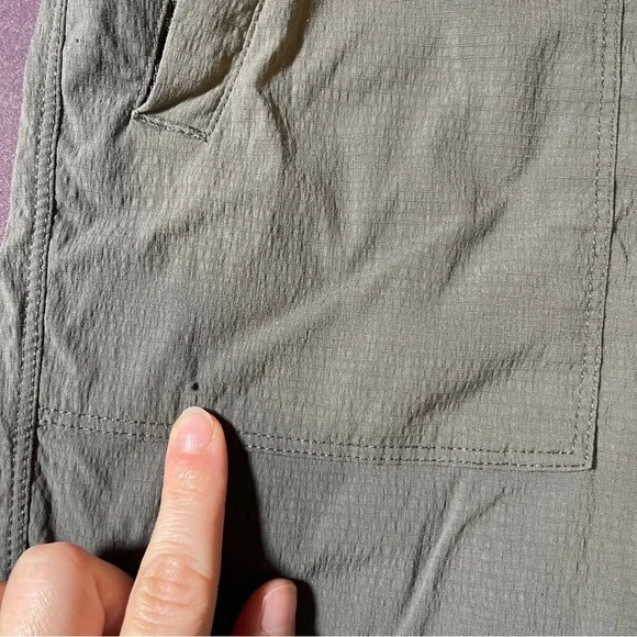 Athleta Trekkie Bermuda 2.0 Shorts in Forest Green - Size 12 Outdoor Hiking - Picture 6 of 6